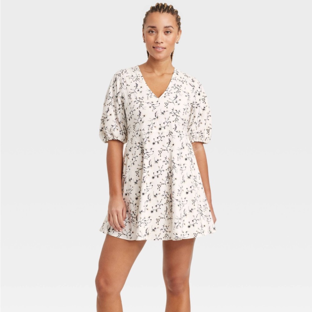 Universal Thread White Floral V-Neck Front Mini A-Line Dress Size S